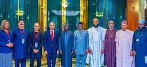 Top executives from Airtel Nigeria and Airtel Africa, including Awuneba Ajumogobia (Chairperson, Board of Directors), Dinesh Balsingh (Managing Director/CEO, Airtel Nigeria), Sunil Taldar (Group CEO, Airtel Africa), and Sir Sunil Bharti Mittal (Founder and Chairman, Airtel Africa), met with President Bola Ahmed Tinubu at the Presidential Villa in Abuja on Thursday, February 27, 2025. The meeting also had in attendance key government officials, including Chief of Staff to the President, Femi Gbajabiamila; Minister of Communications, Innovation, and Digital Economy, Dr Bosun Tijani; Minister of Solid Minerals Development, Dr Dele Alake; Minister of Information and National Orientation, Mohammed Idris; and Special Adviser to the President on Technology and Digital Economy, Idris Alubankudi.