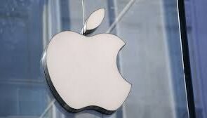 Apple Faces Lawsuit Over Delayed AI Features in iPhones