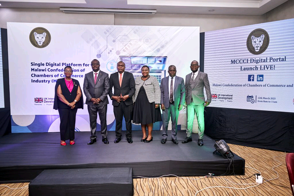 MCCCI, Government and TradeMark officials pose for a pose after the launch