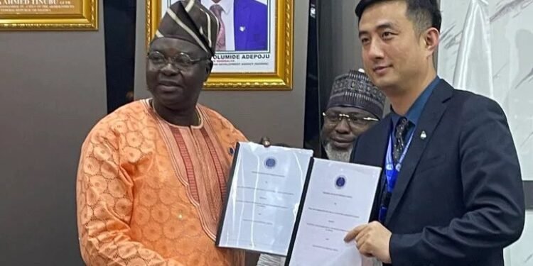 Nigerian and Chinese national signing the MoU